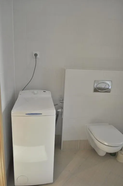 פראג Bright Spacious Apartment
