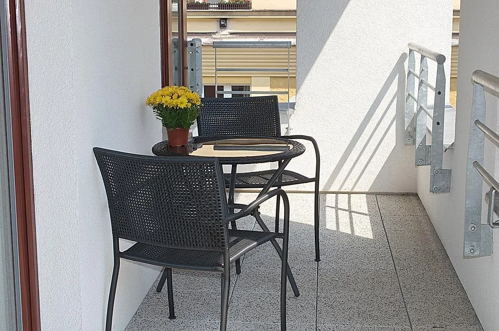 פראג Bright Spacious Apartment