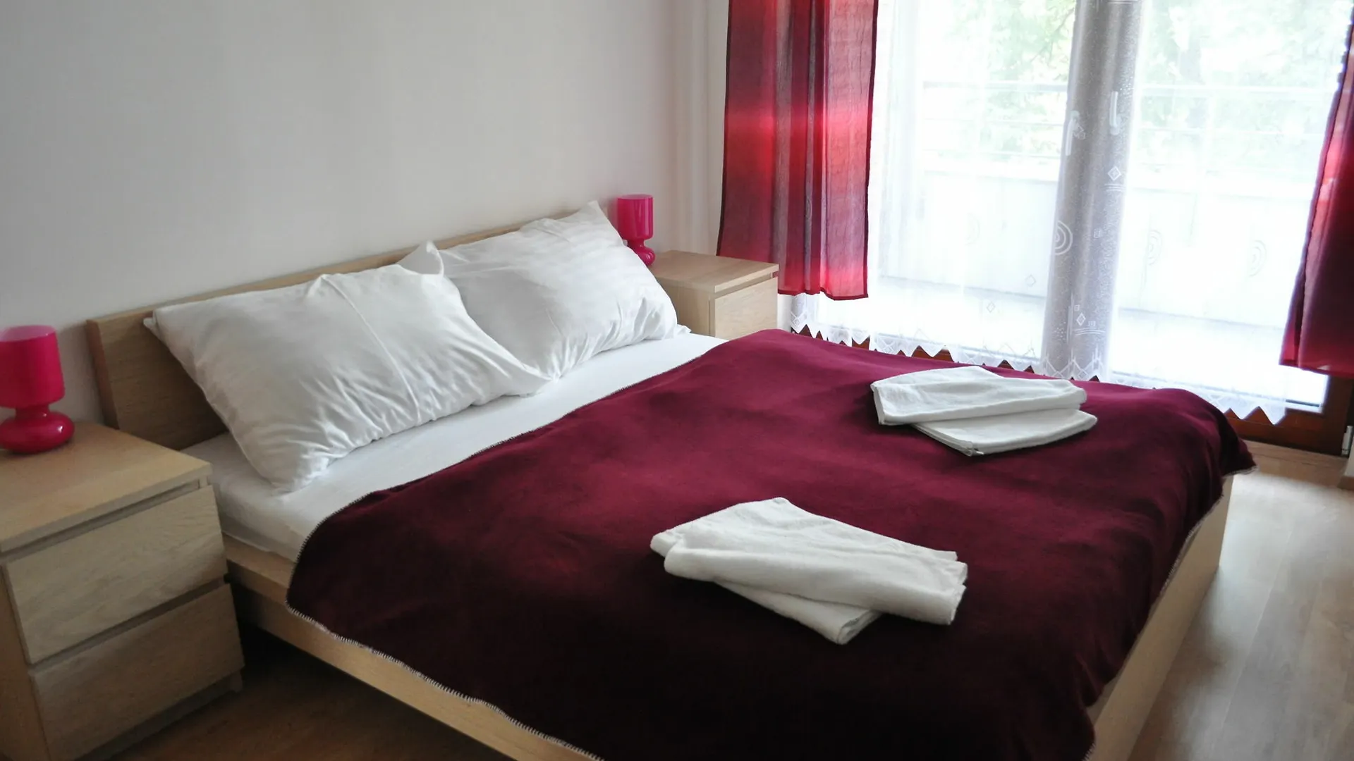 פראג Bright Spacious Apartment