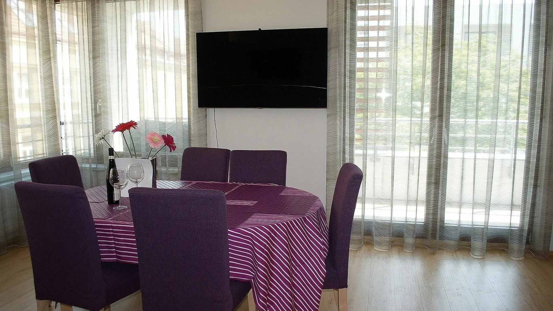פראג Bright Spacious Apartment