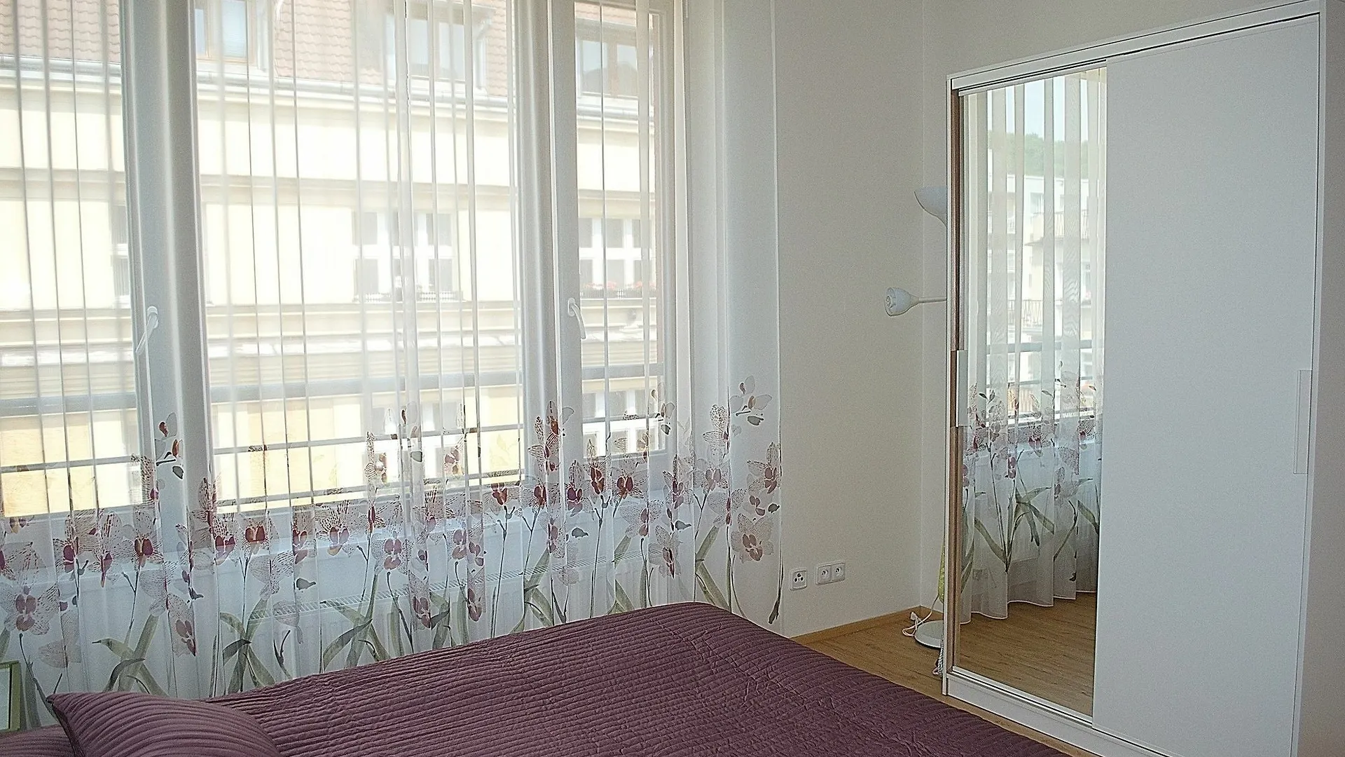 פראג Bright Spacious Apartment