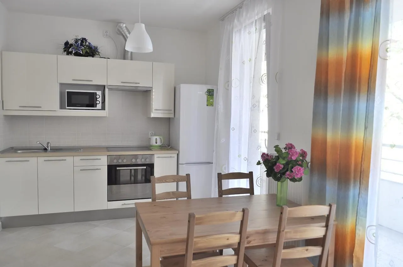 Bright Spacious Apartment Prag