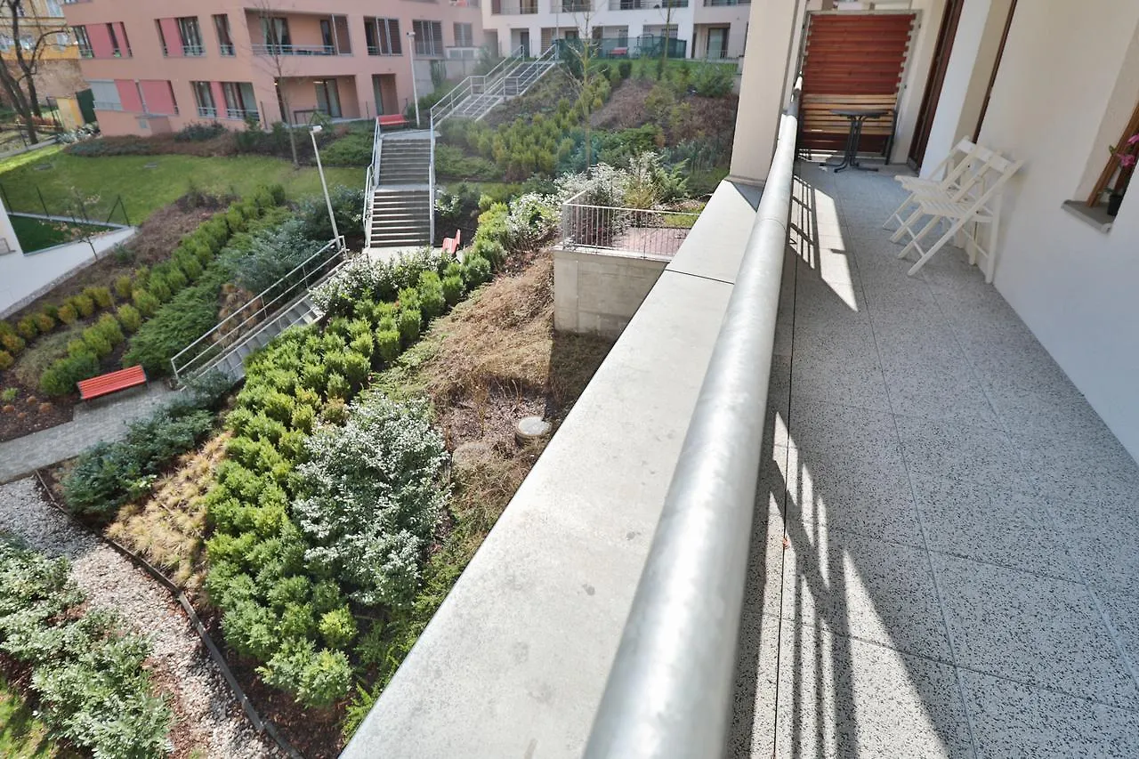 Bright Spacious Apartment Prag