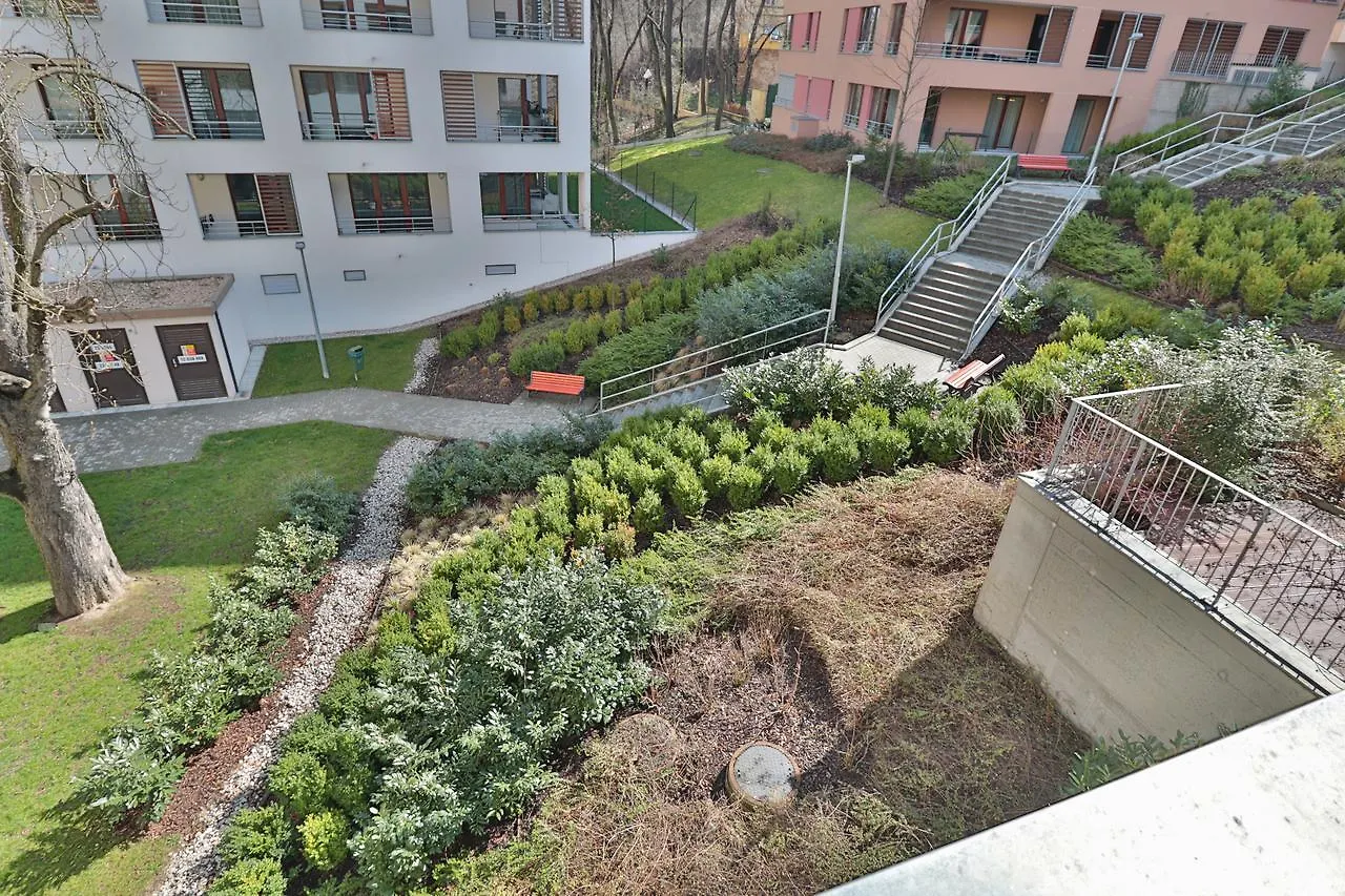Bright Spacious Apartment Prag