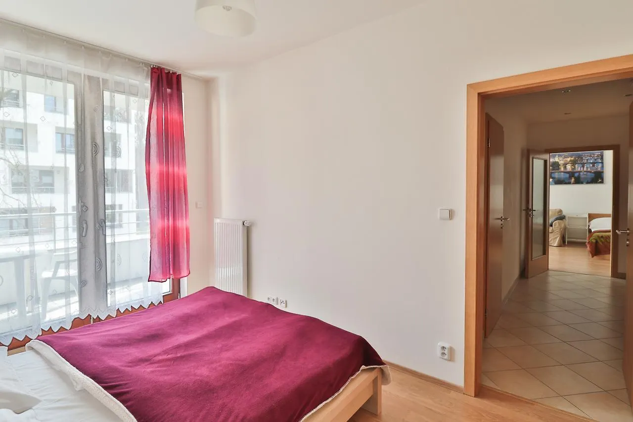 Bright Spacious Apartment Prag