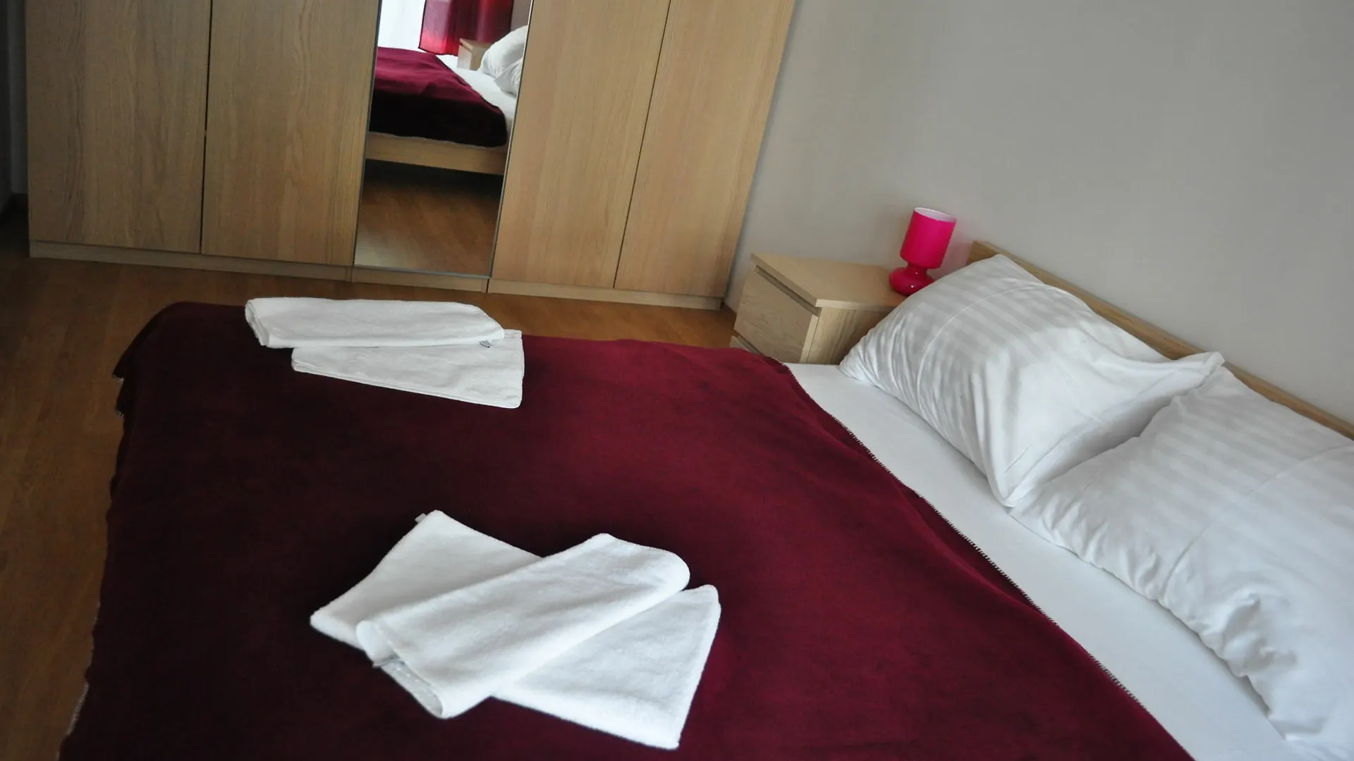 Bright Spacious Apartment Prag