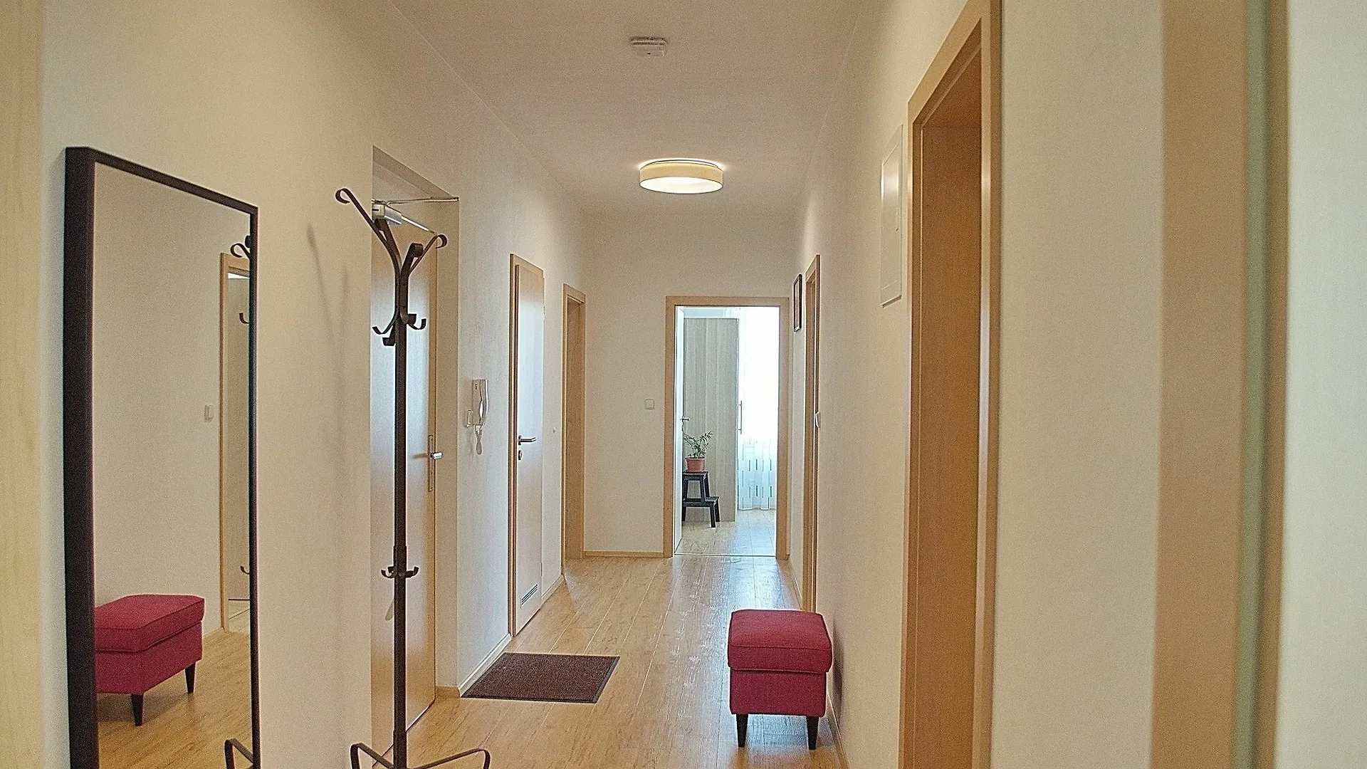 Bright Spacious Apartment Prag